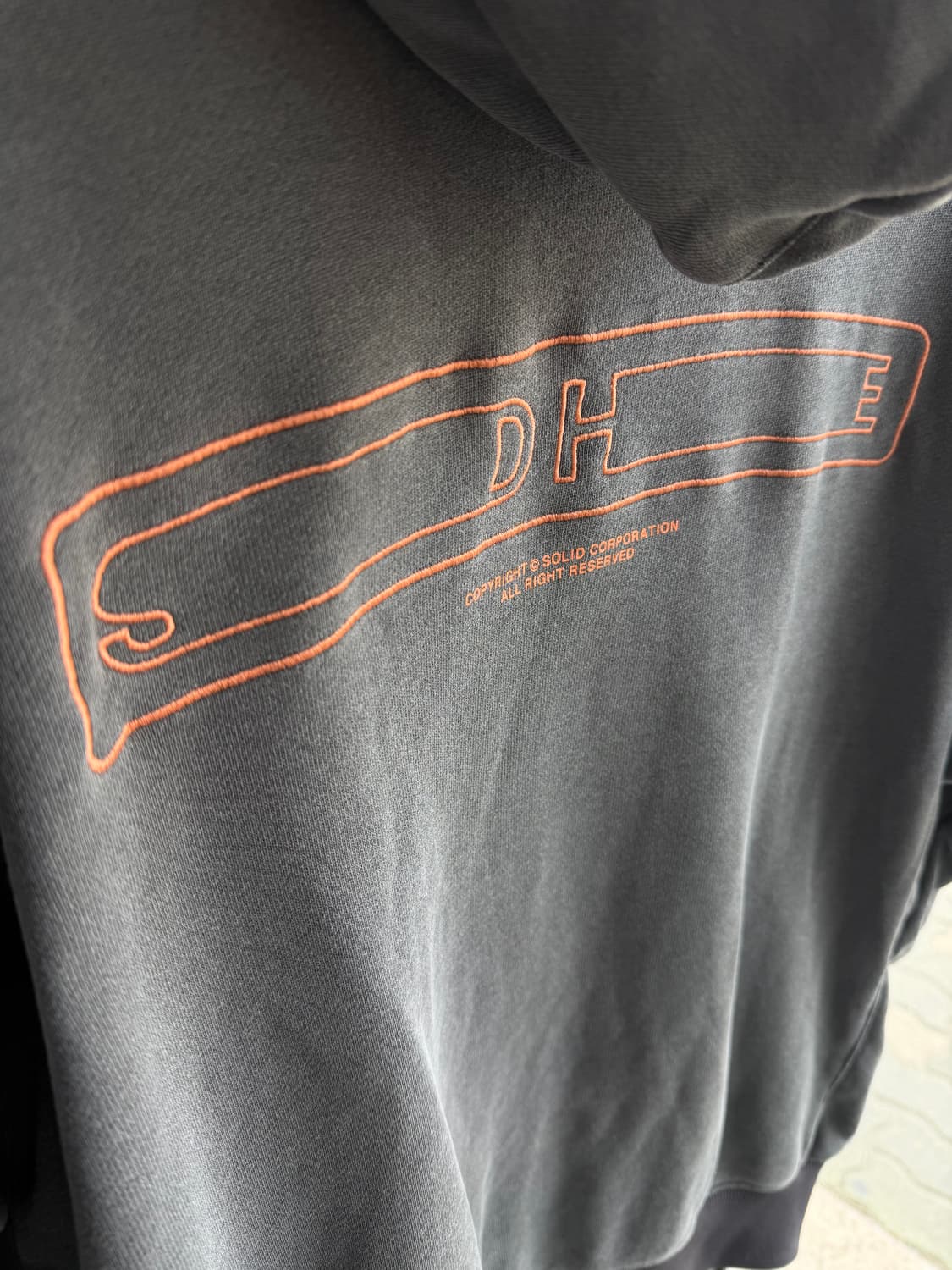 46/ 솔리드옴므 가먼트다잉 백로고 후드티 상품이미지8