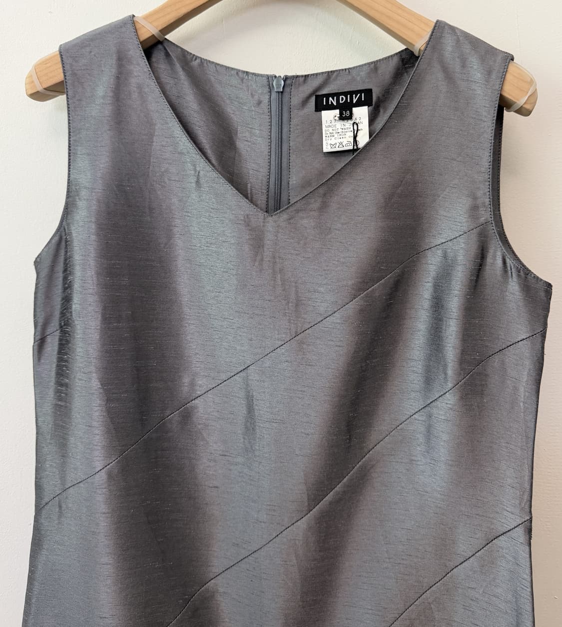 Glossy v-neck dress 상품이미지5