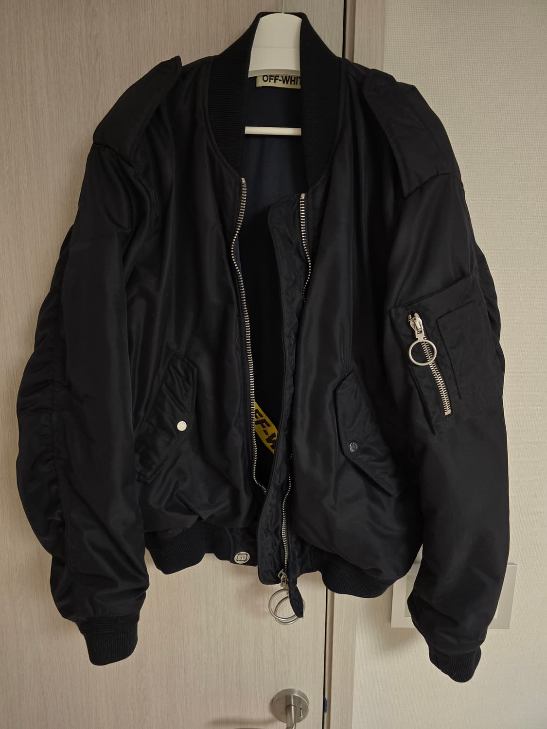 오프화이트 16fw ma-1 봄버 블랙 L 상품이미지4
