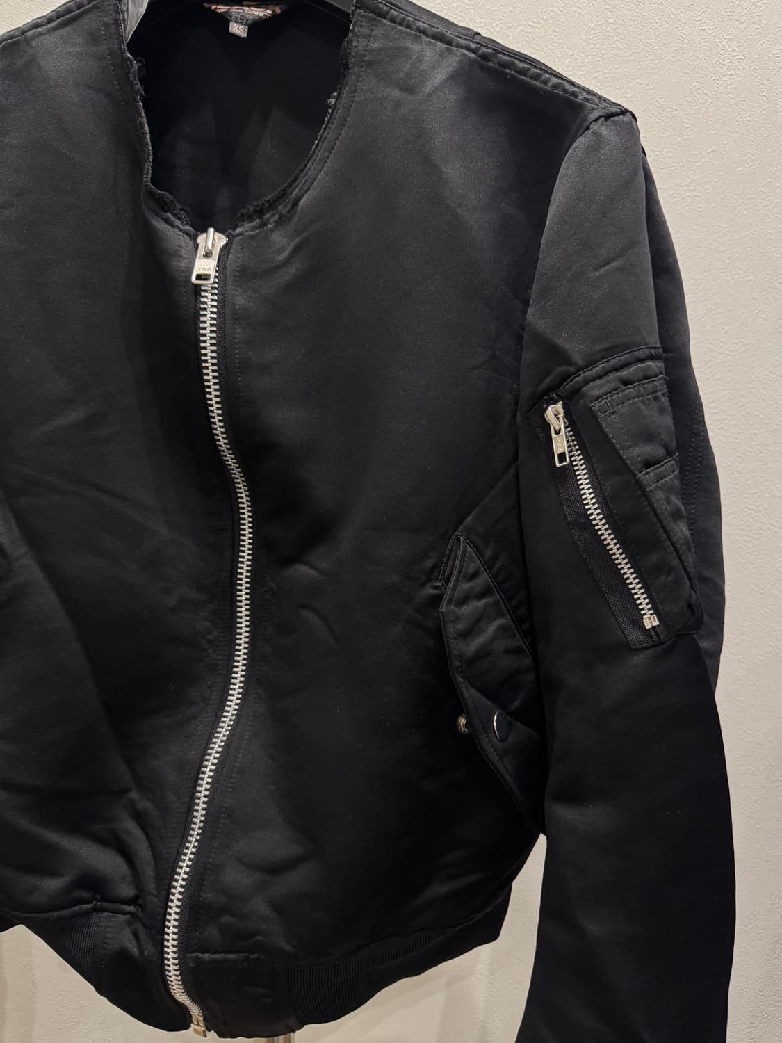 꼼데가르송 블랙 24ss 컷오프 봄버 자켓 상품이미지2