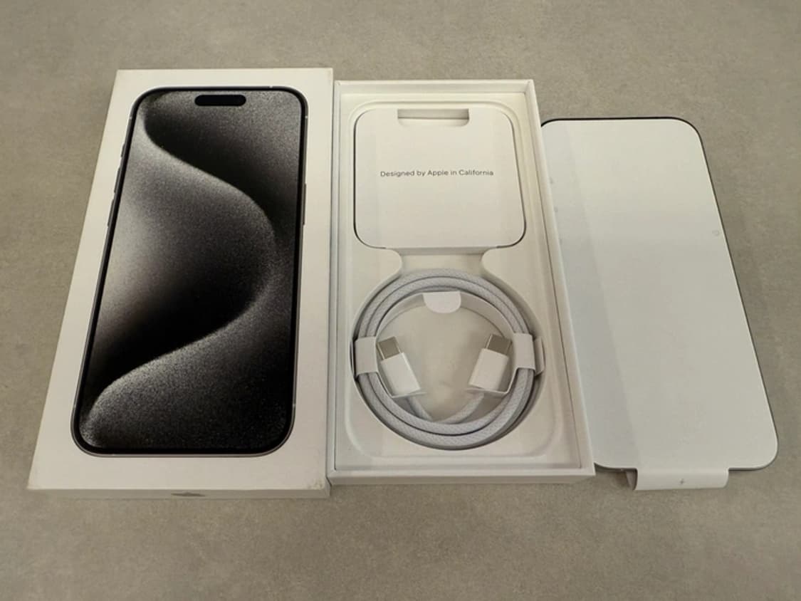 아이폰 15 프로 128GB 자급제 화이트 티타늄입니다 상품이미지4