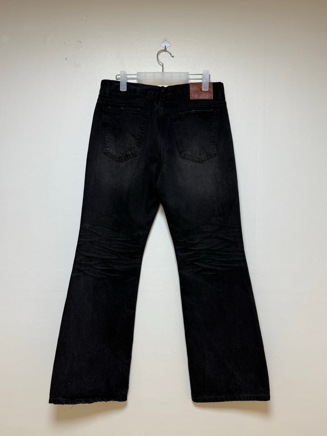 엘무드 슬래시 플레어 데님 워시드 블랙 상품이미지2