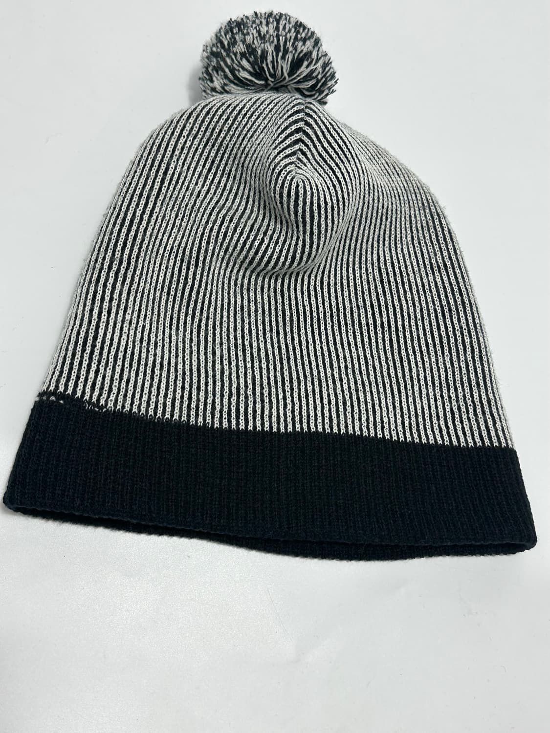 나이키 90s 스우시 방울 비니 상품이미지5