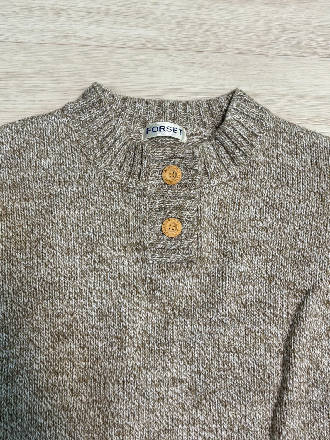 오트밀 브라운 투버튼 니트 상품이미지3