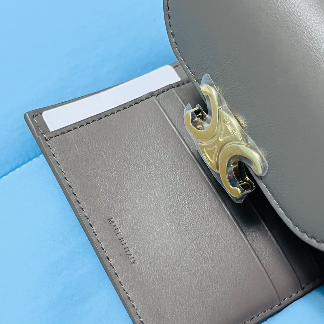 셀린느 트리오페 샤이니 샤프스킨 플랩 반지갑 상품이미지4