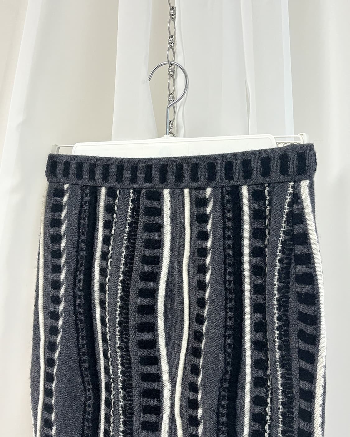 UNTITLED 불규칙한 패턴 니트 미디 스커트 상품이미지3