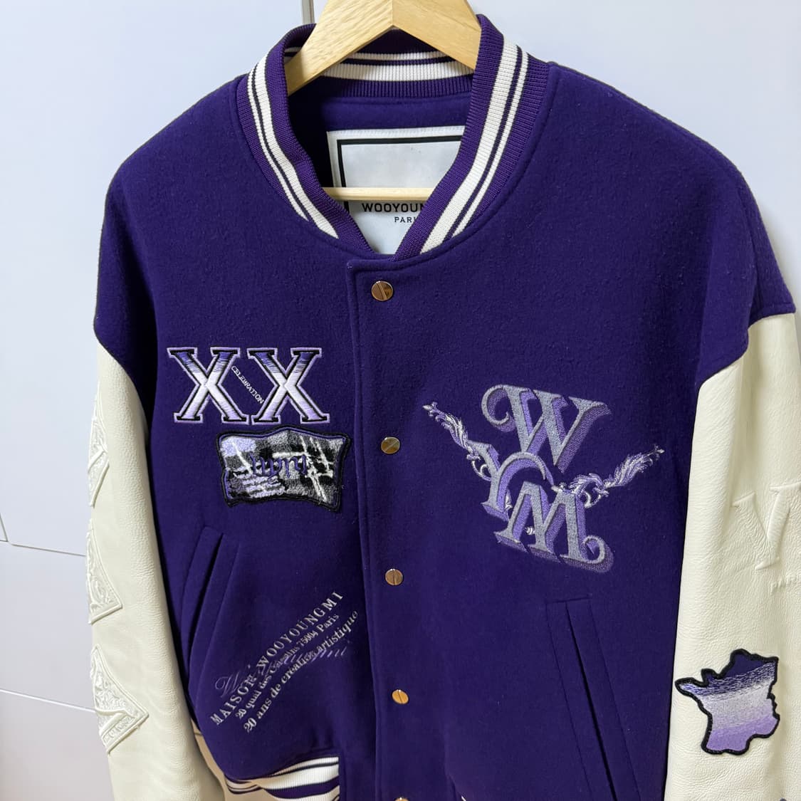 우영미 깃털 백로고 바시티 자켓
48 상품이미지4