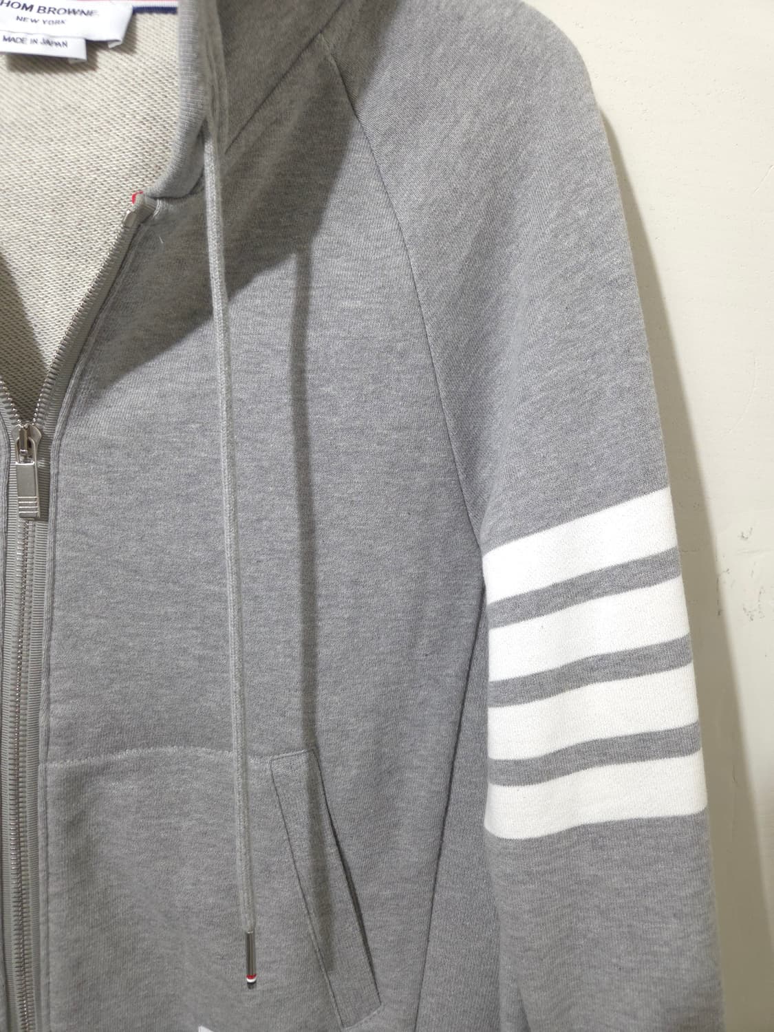 [3, 새상품] 톰브라운 사선완장 후드집업  상품이미지4