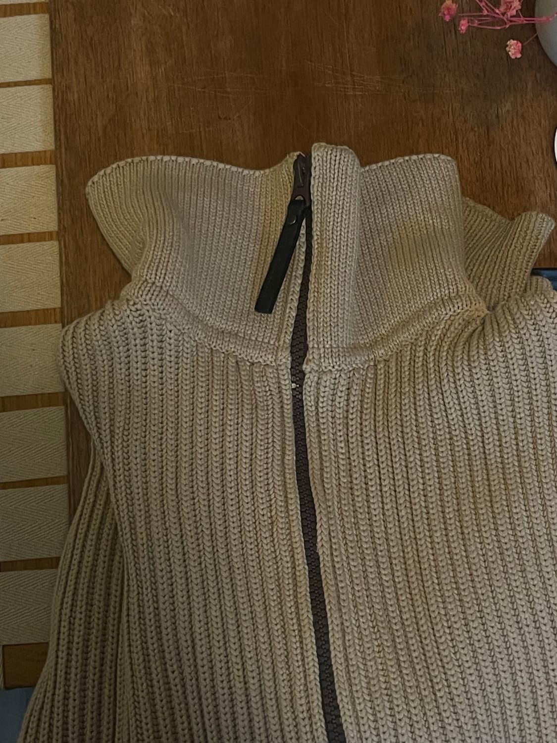 아크네 스튜디오 니트집업 가디건 자켓 팝니다.(방탄 뷔 착용) 상품이미지4