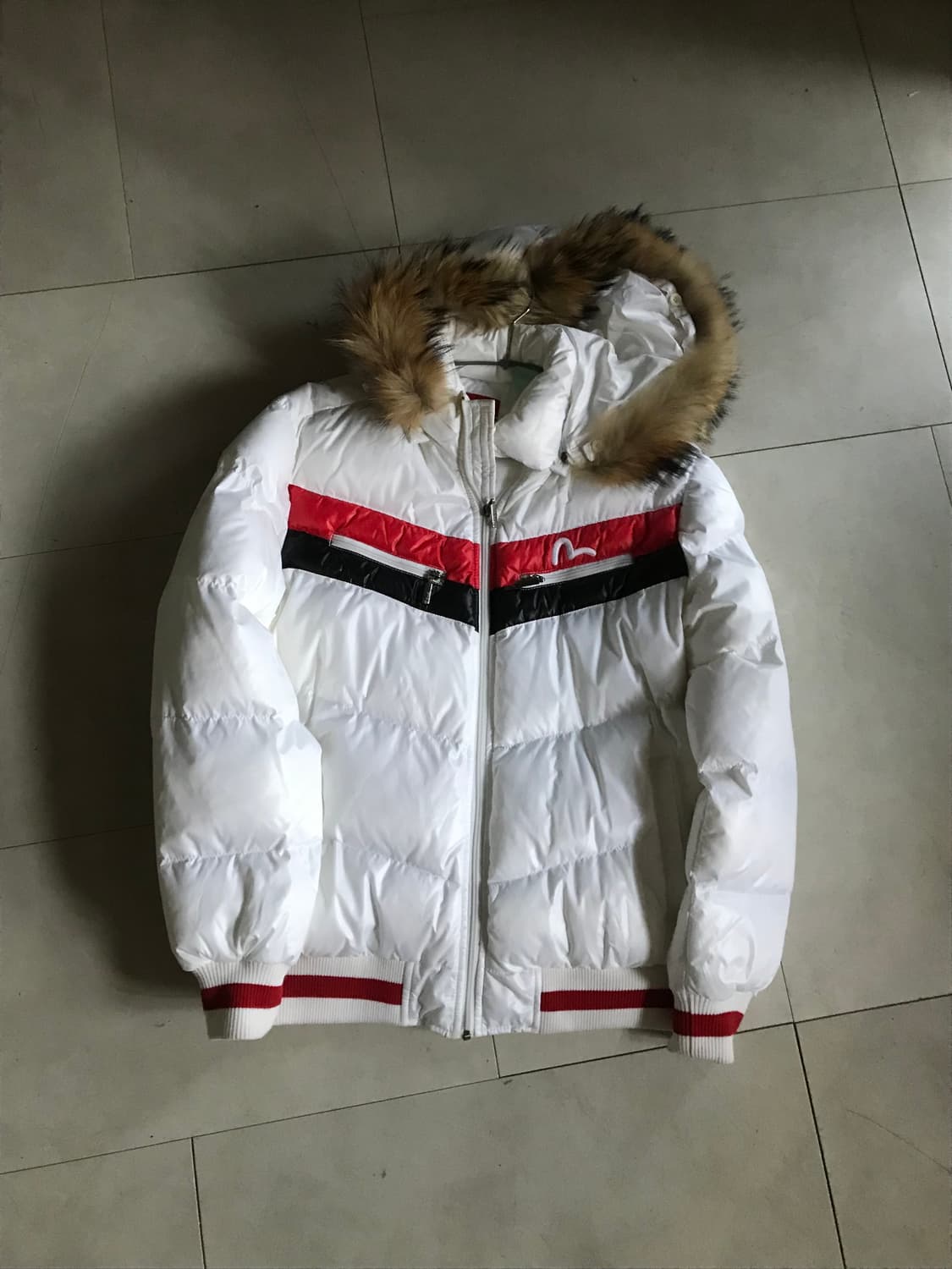 에비수 화이트 울프죠 패딩 상품이미지6