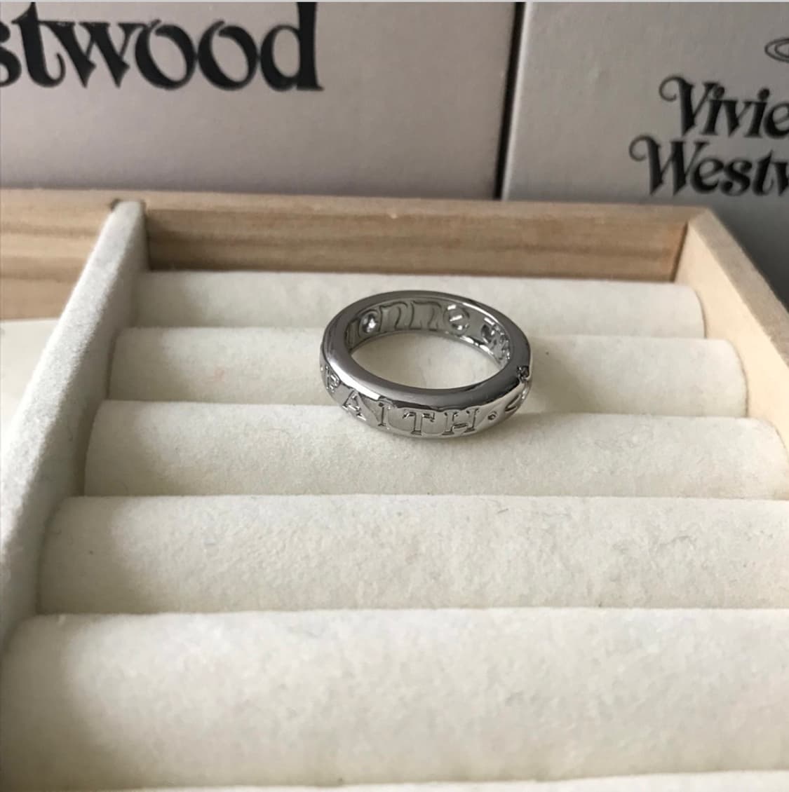 비비안 웨스트우드 아카이브 레터링 orb 각인링 반지 상품이미지2