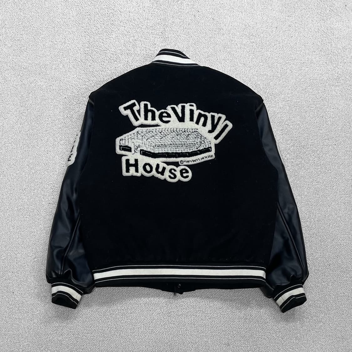 더바이닐하우스 Yin Yang 바시티 자켓 블랙 상품이미지2