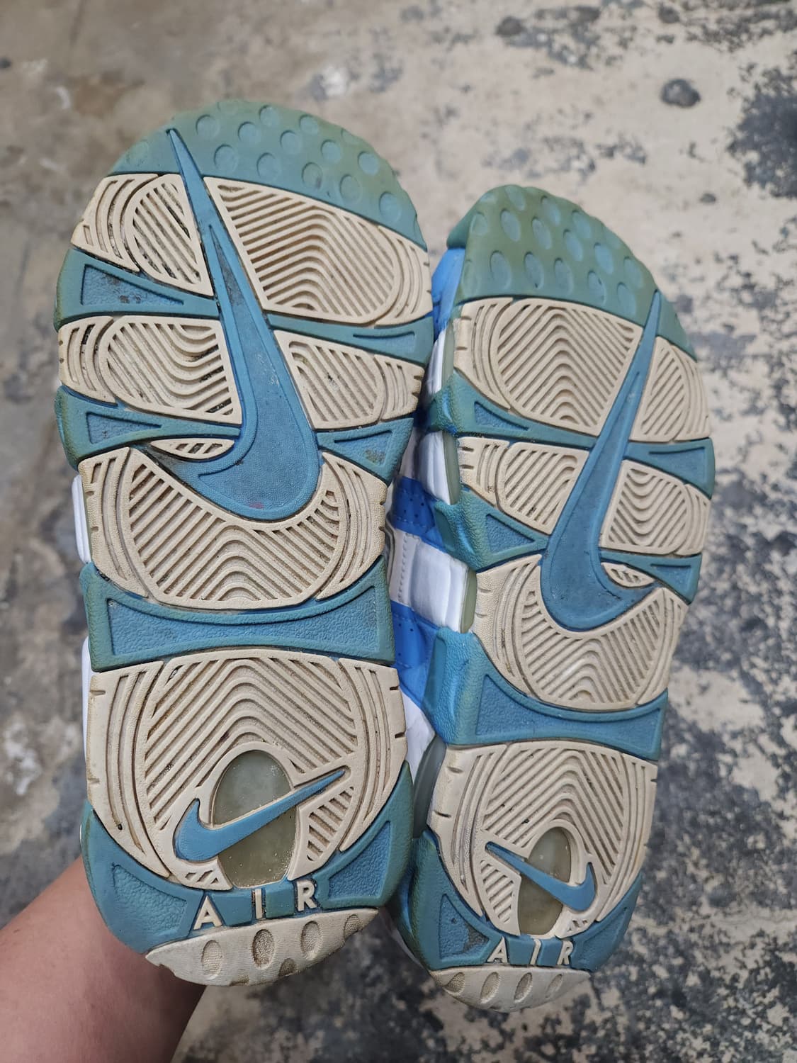 나이키 에어모어 업템포 유니버시티블루 255

 상품이미지9