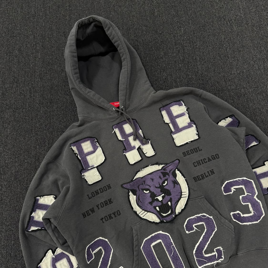 슈프림 워시드 팬서 후드티셔츠 상품이미지2