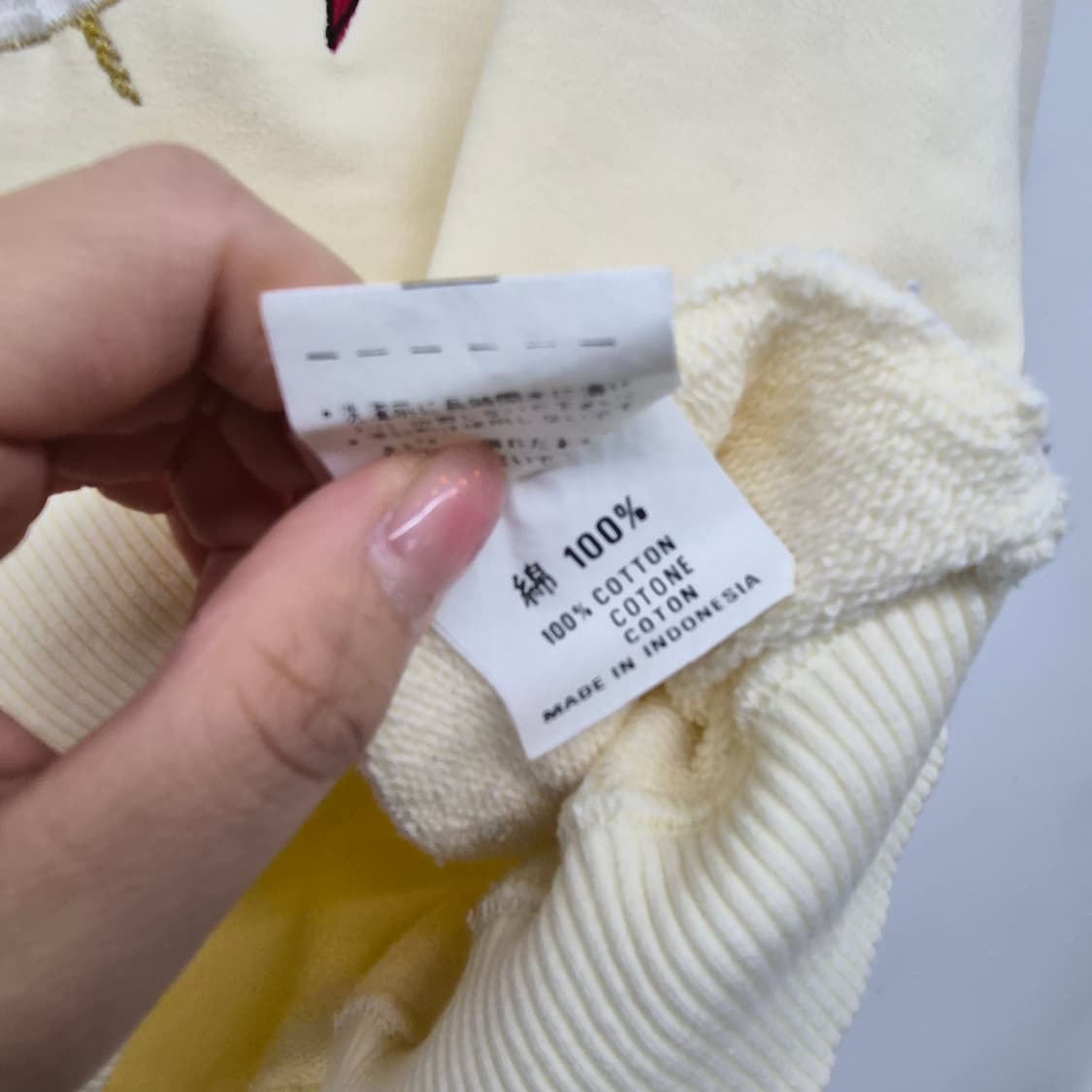 입생로랑 아이보리 자수 맨투맨 남녀공용 M 상품이미지5