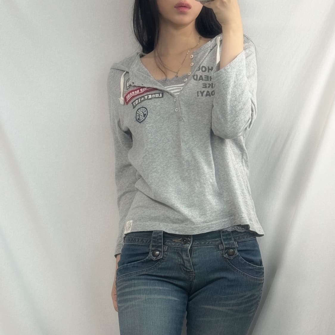 버튼 넥 후디드 티 상품이미지1
