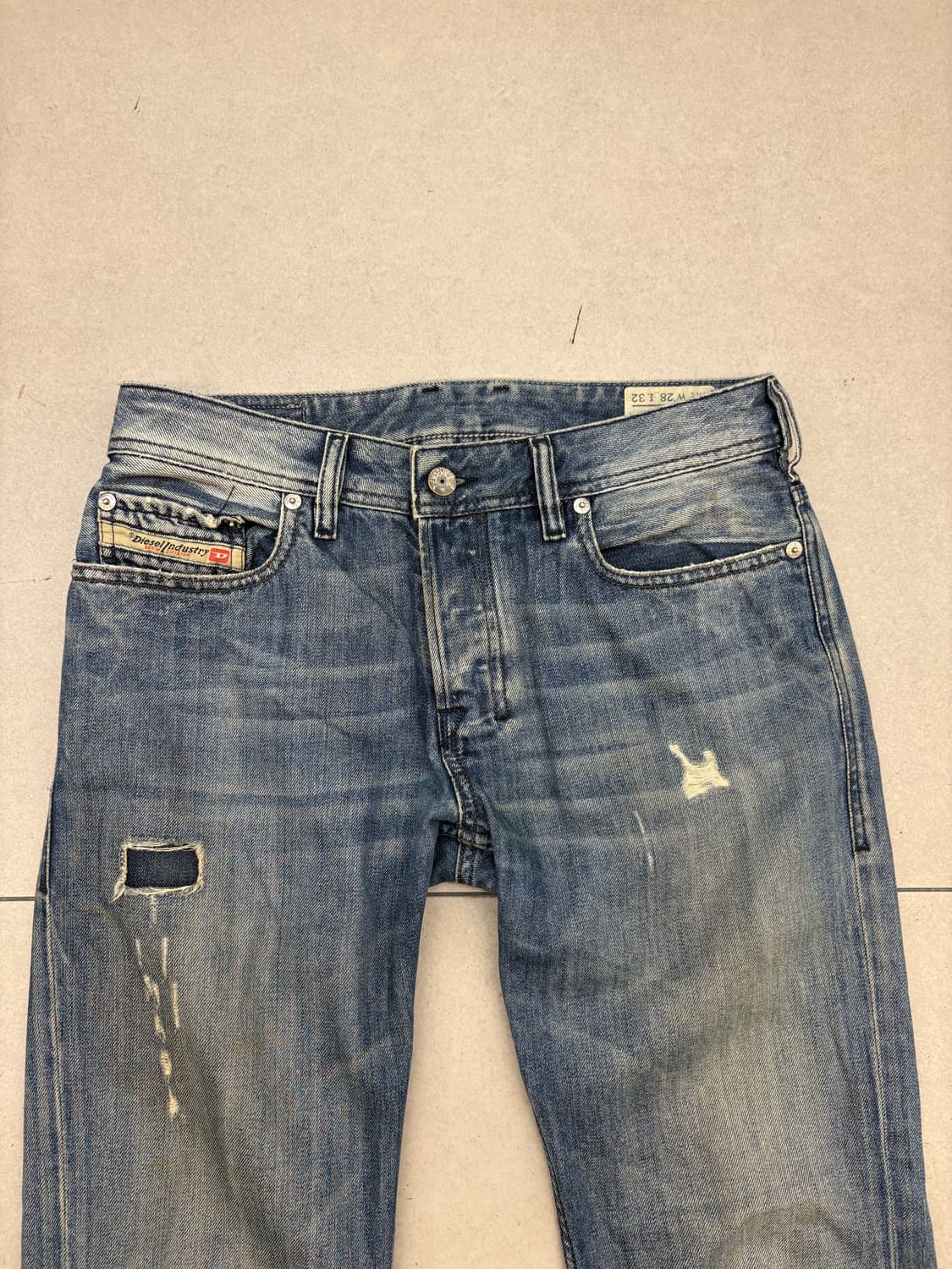 디젤 인더스트리 디스트레스드 세미 부츠컷 상품이미지3