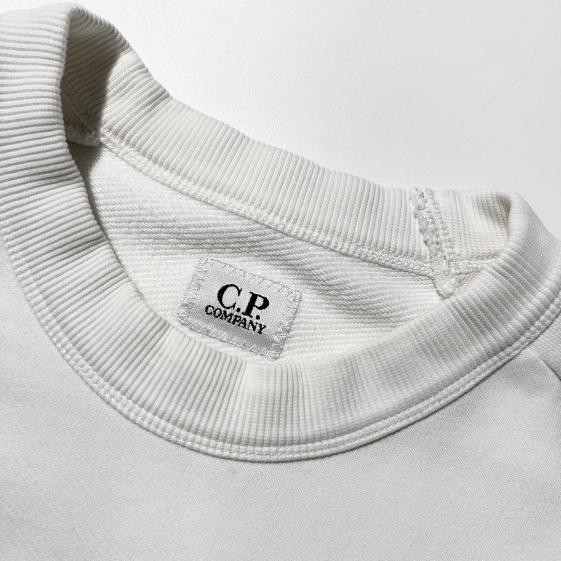 CP컴퍼니 사이드 렌즈 맨투맨 상품이미지4