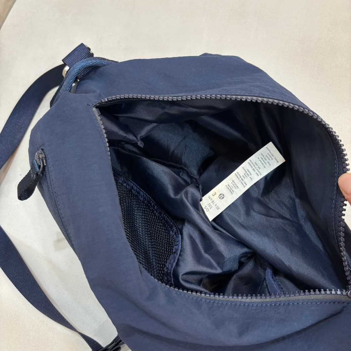 룰루레몬 네이비 크로스백 상품이미지8