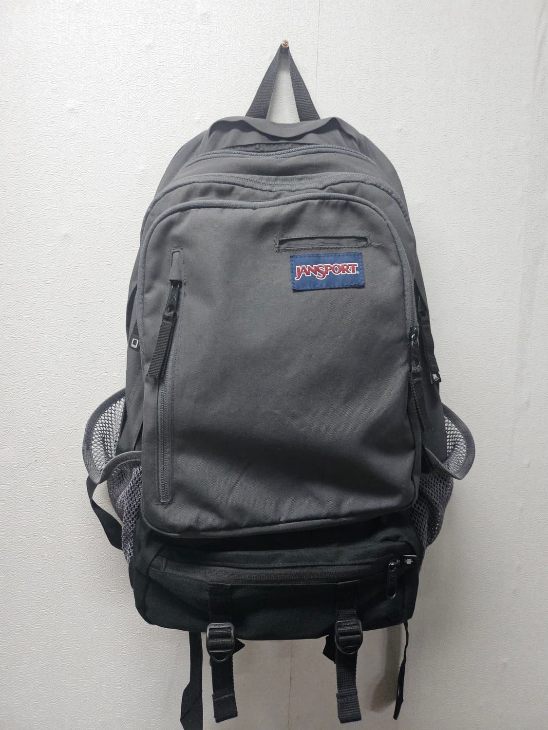 잔스포츠(Jansport) 엔보이 레트로 백팩 회색+검정 ( 33L ) 상품이미지1