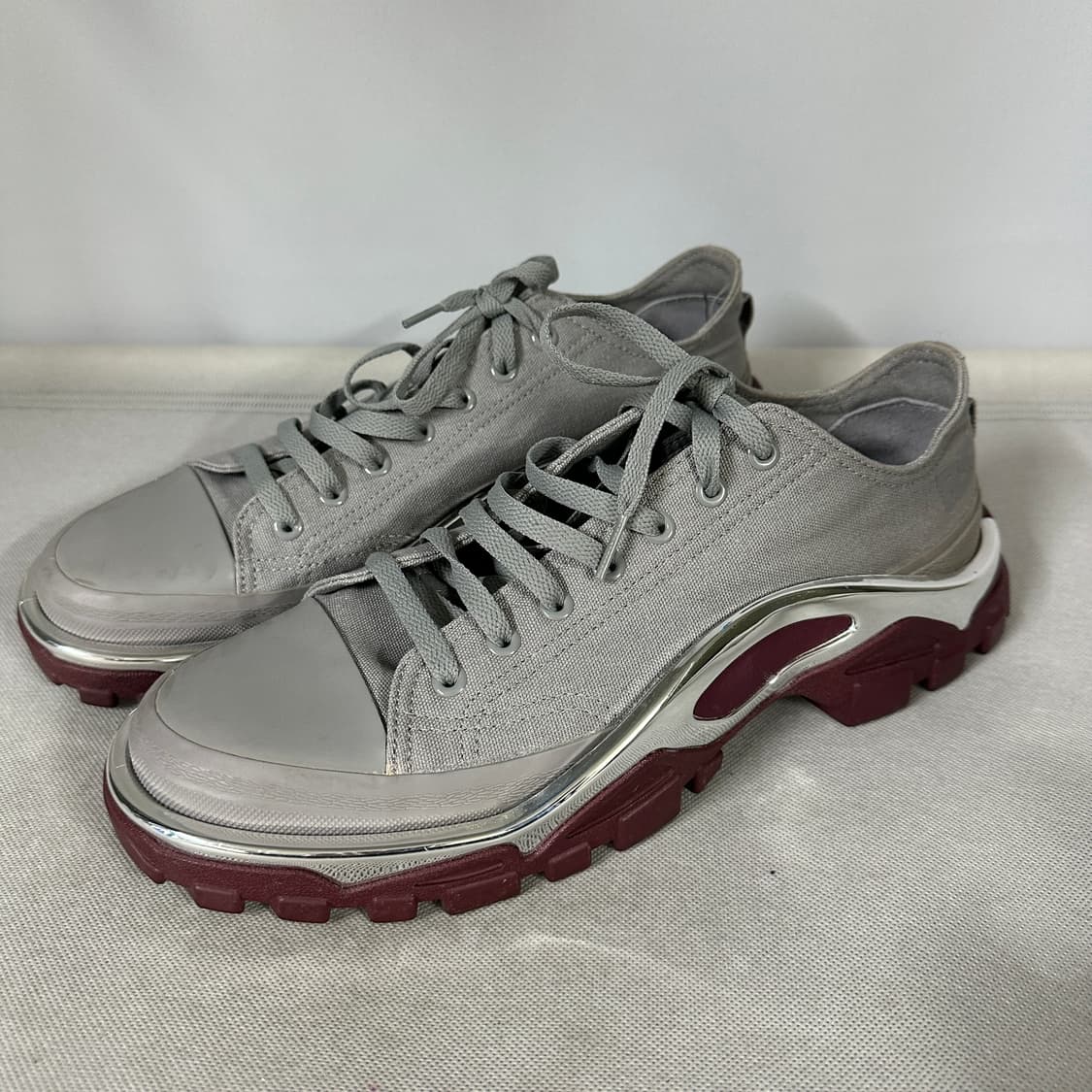 아디다스 X 라프 시몬스 디트로이트 러너 그레이 마룬 상품이미지1