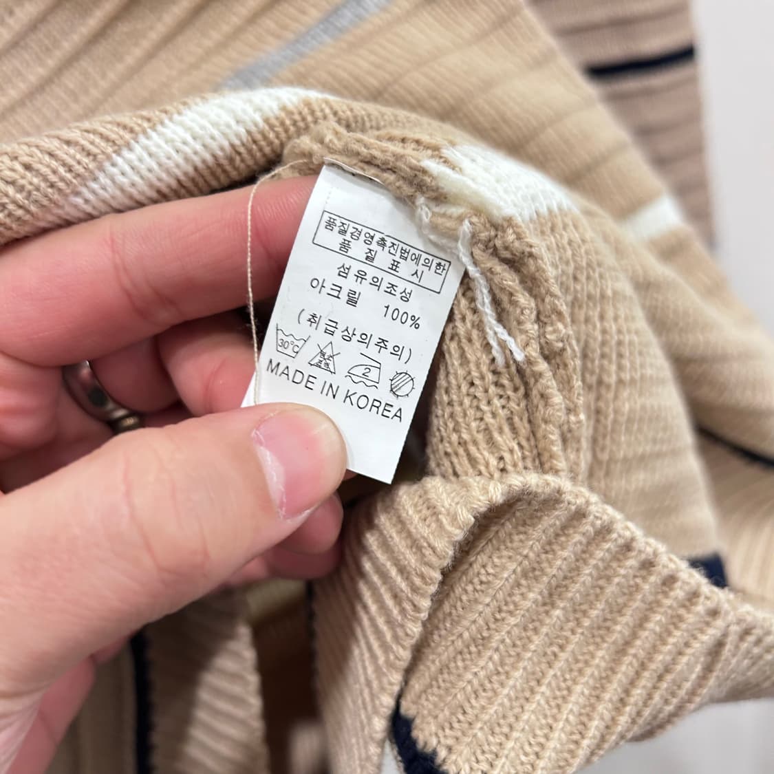 메테오 배색 케이블 라운드 니트 상품이미지4