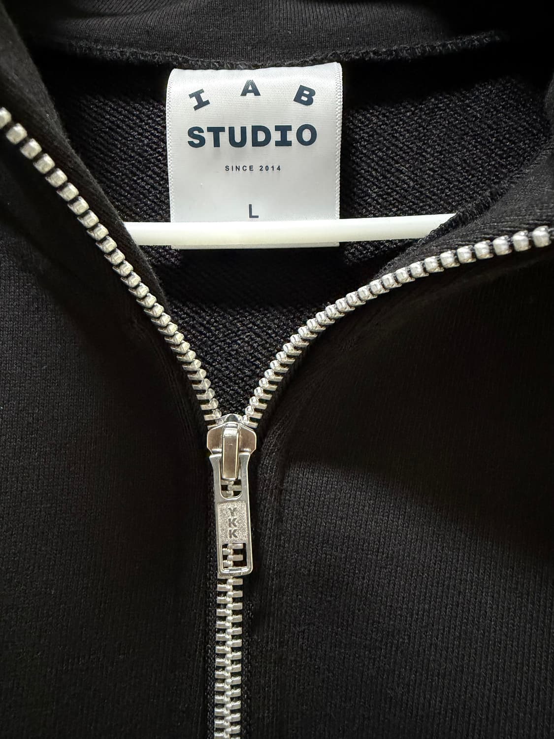 아이앱스튜디오 23ss 하프집업 미착용 상품이미지2