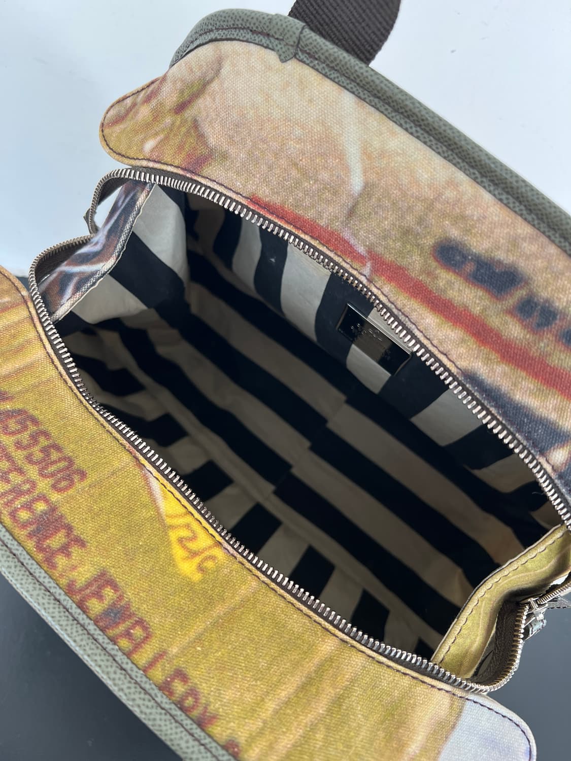 비비안웨스트우드 그래픽 야스민 토트백 상품이미지5