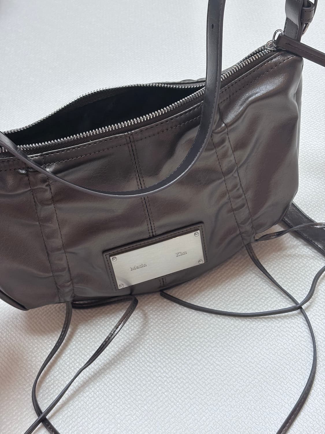 마뗑킴 셔링 리본 라운드 숄더백 브론즈 브라운  상품이미지6