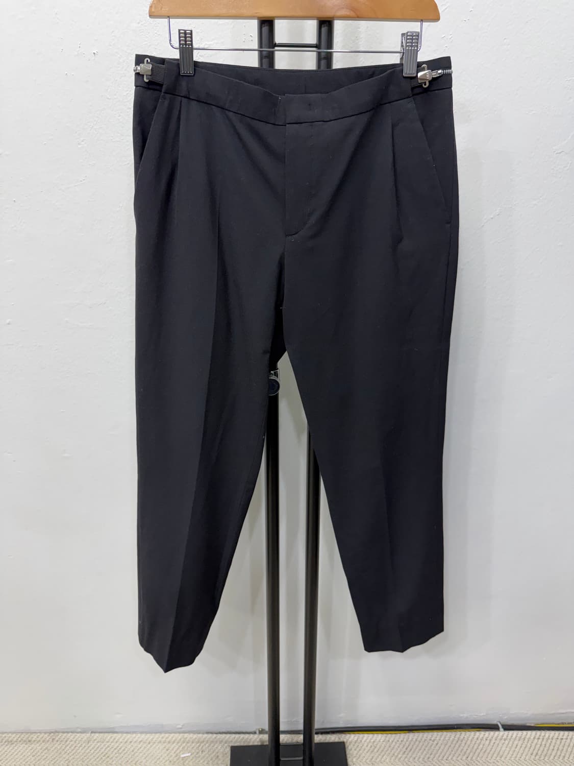 정품) 솔리드옴므  22ss 허리 스트랩 슬랙스 바지 46 상품이미지1