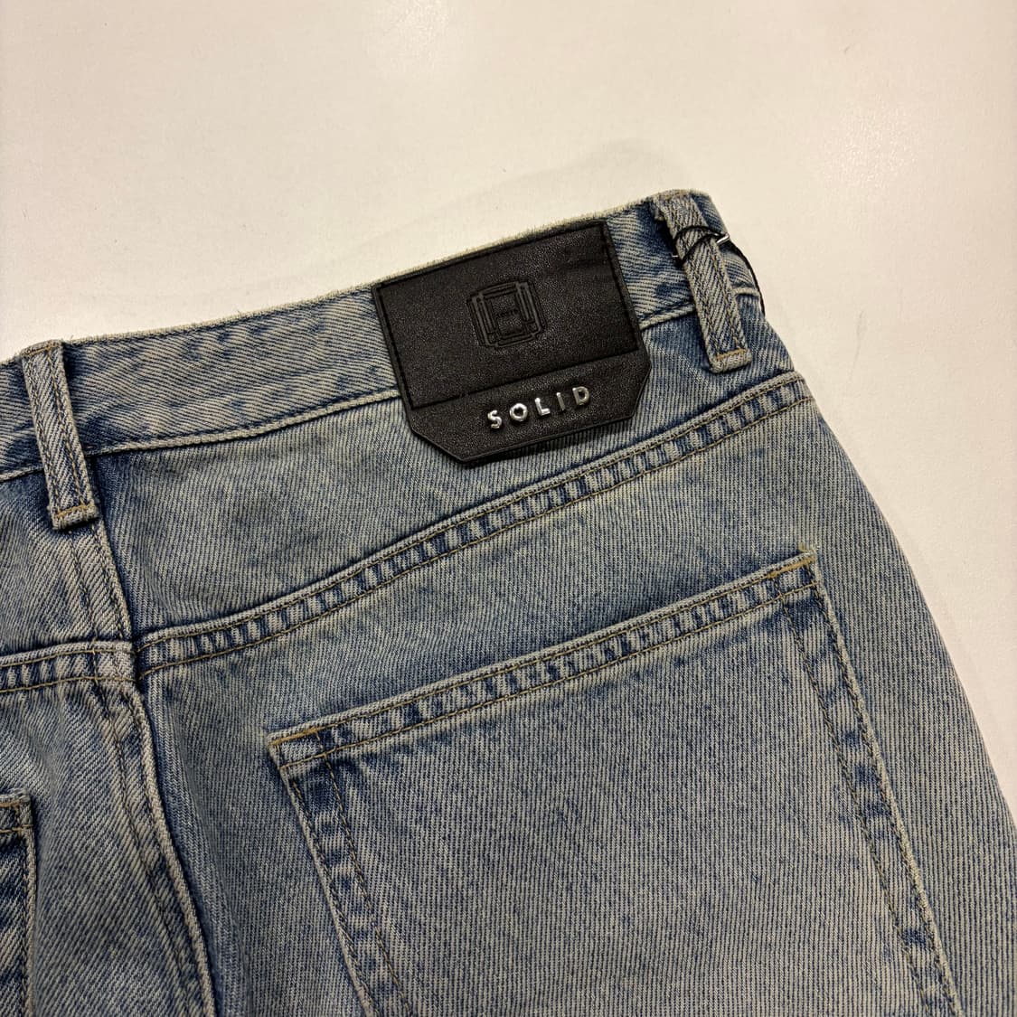[46] 22s 솔리드옴므 SOLID 엠보 라이트 데님 팬츠 B902 상품이미지3