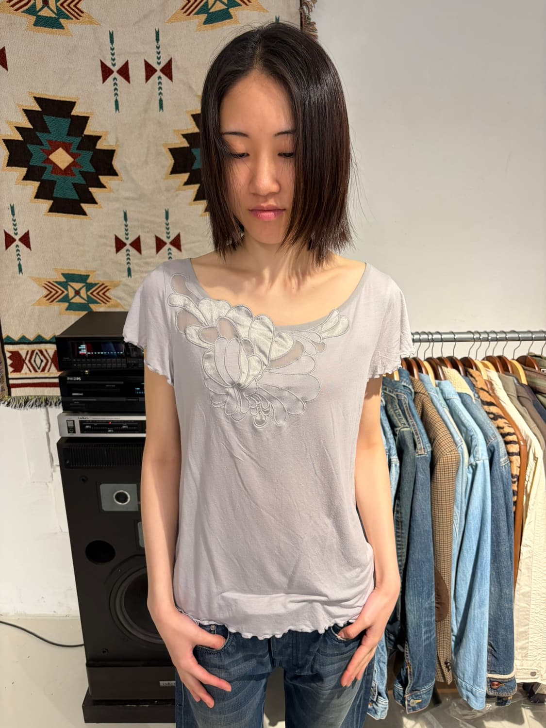 Banana Republic 플라워 입체 자수 반팔 티셔츠 상품이미지1