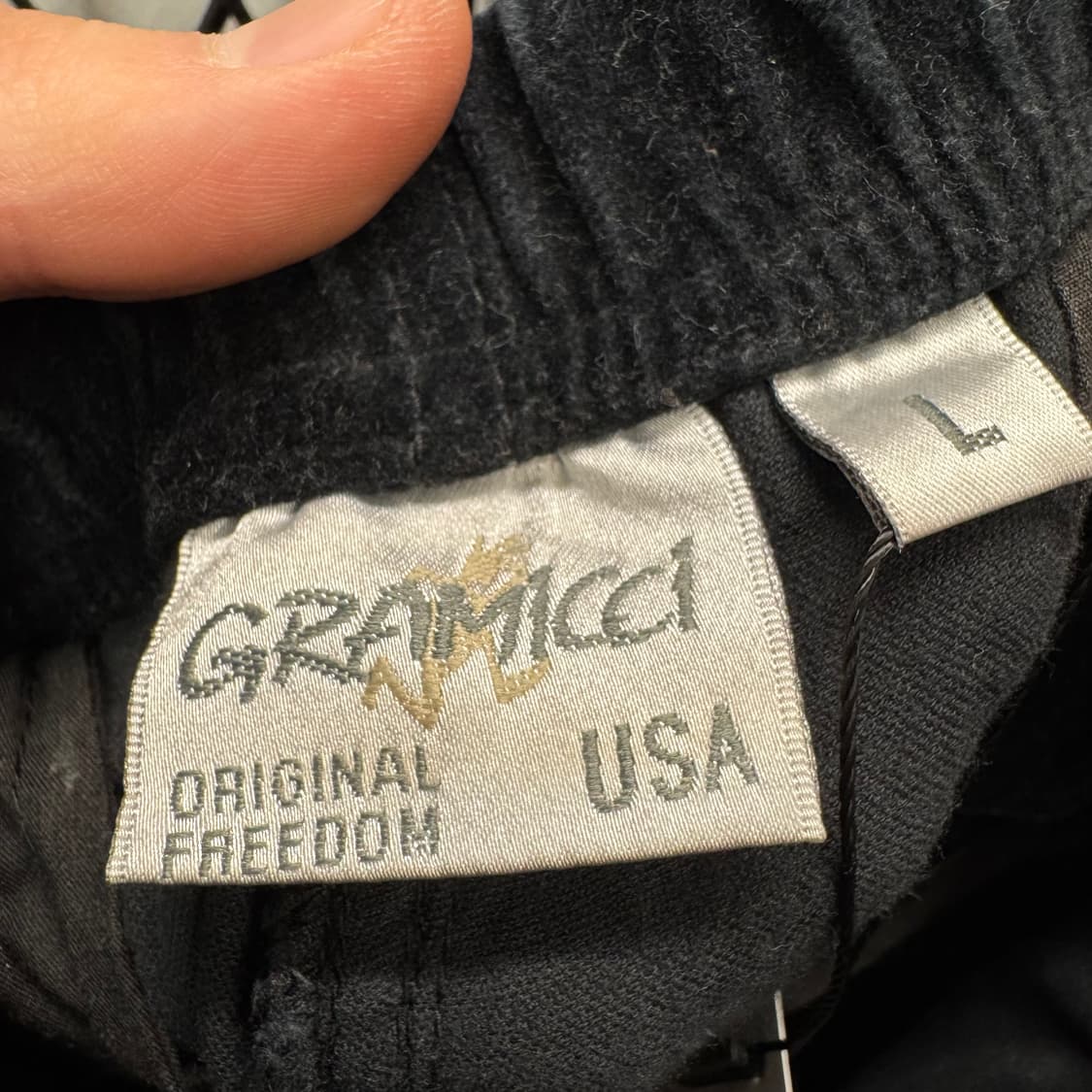 2017F/W 그라미치 코듀로이 테이퍼드 팬츠 후면 로고 포인트 블랙 상품이미지7