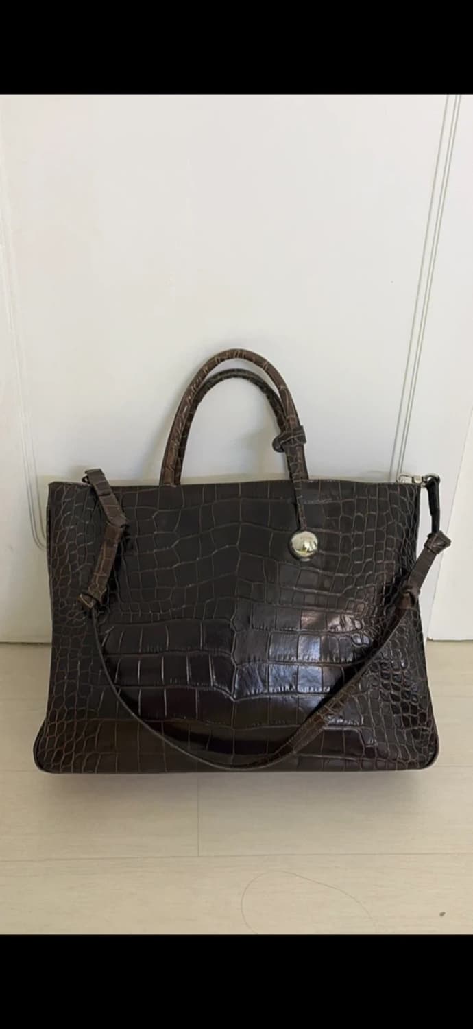 Furla 가죽 토트백입니다 갈색 악어 패턴이 고급스러워요 토트백과 숄더 상품이미지1