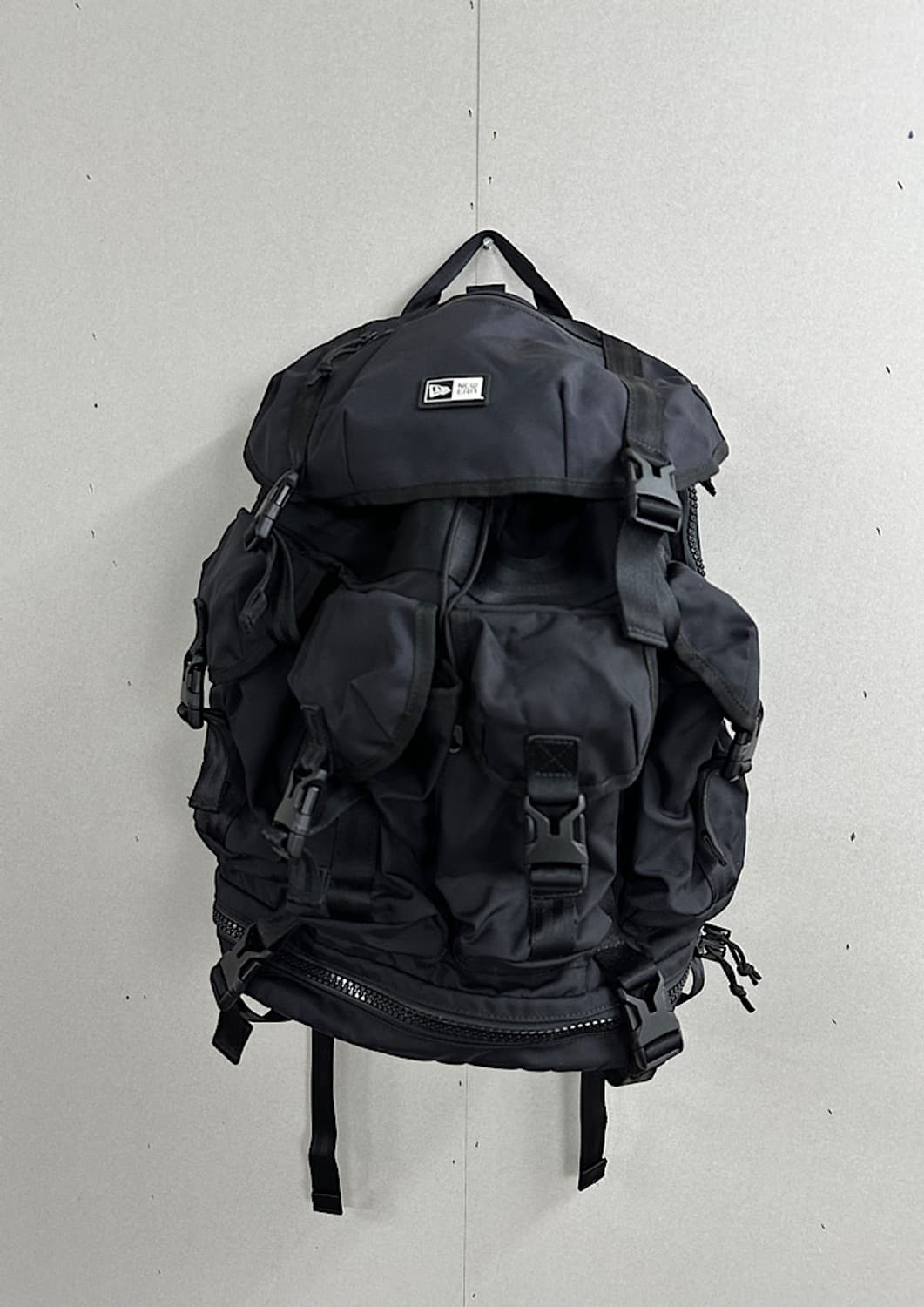 뉴에라 멀티포켓 백팩  상품이미지1