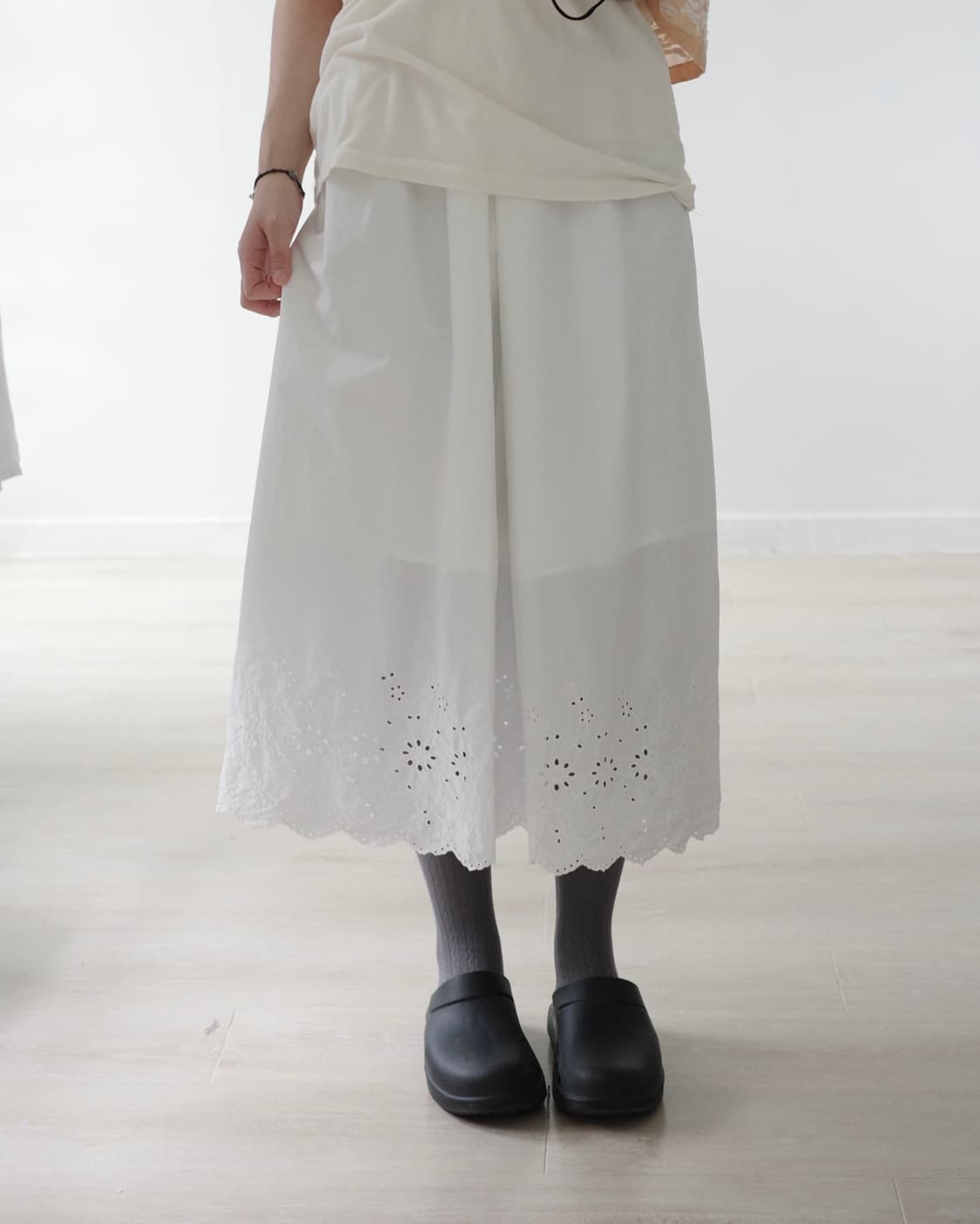 Uniqlo pure white banding middle skirt 상품이미지2
