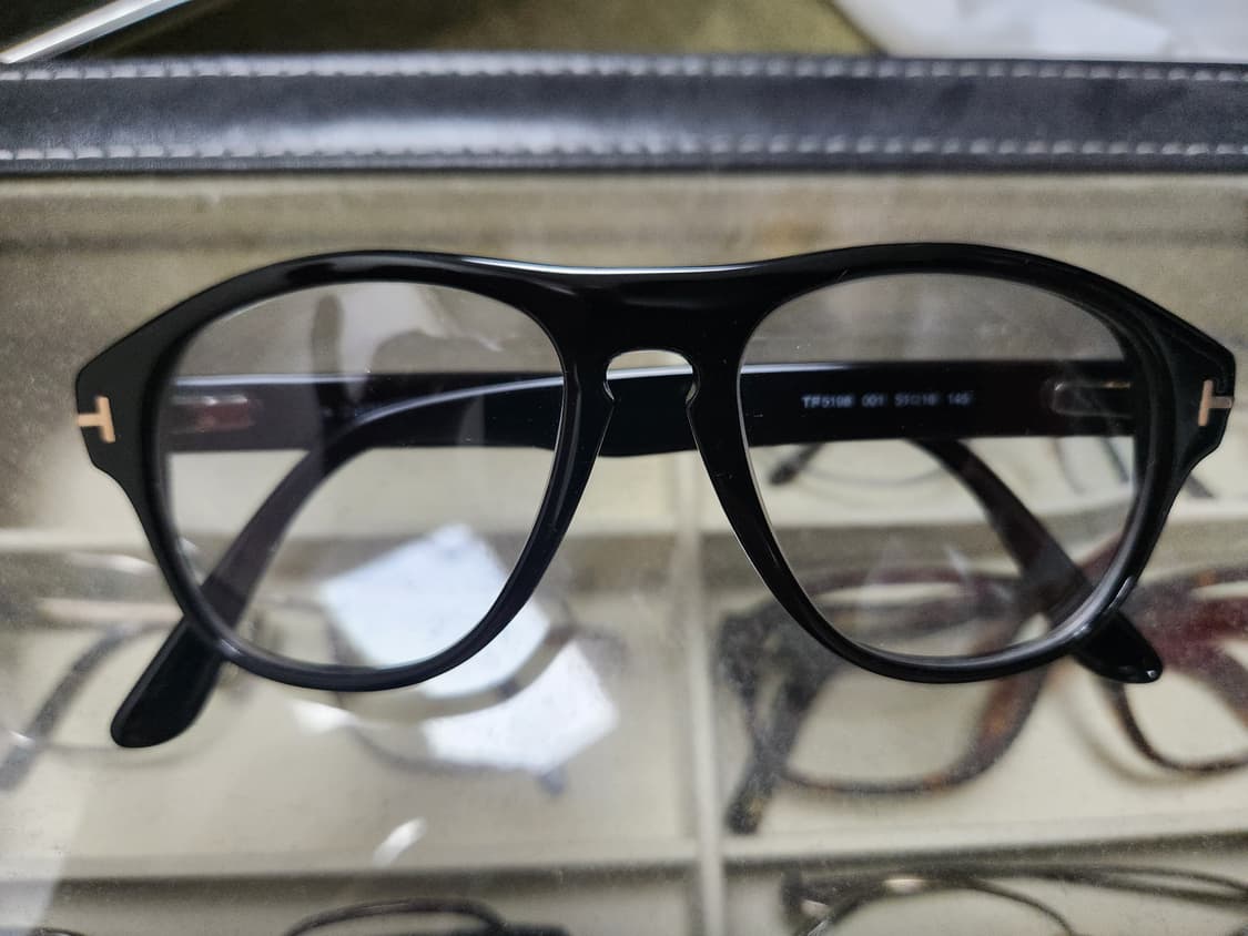 톰포드 브래드피트 안경 및 선글라스 유일매물 아카이브 상품이미지2