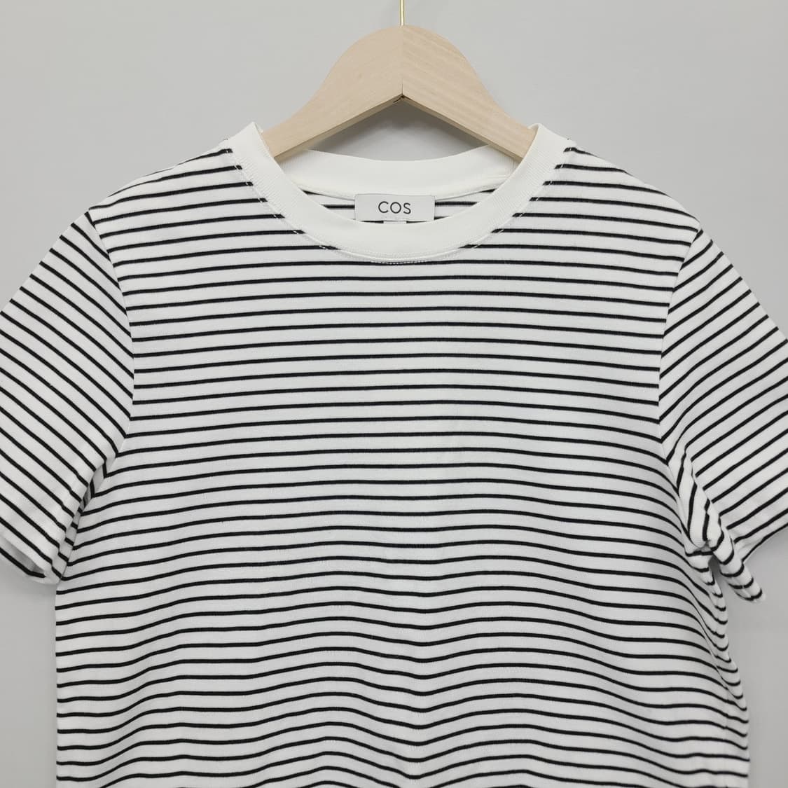 [제목] COS 코스 클린 컷 스트라이프 반팔 티셔츠 (M) 상품이미지3