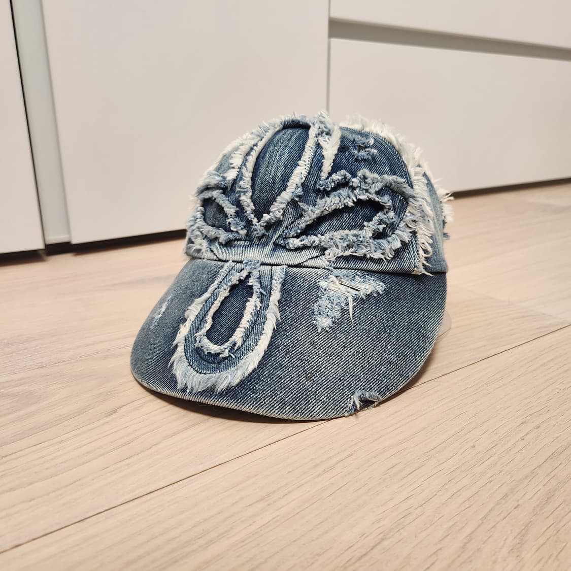 써저리 클로버 패치 데님 캡 블루 상품이미지1