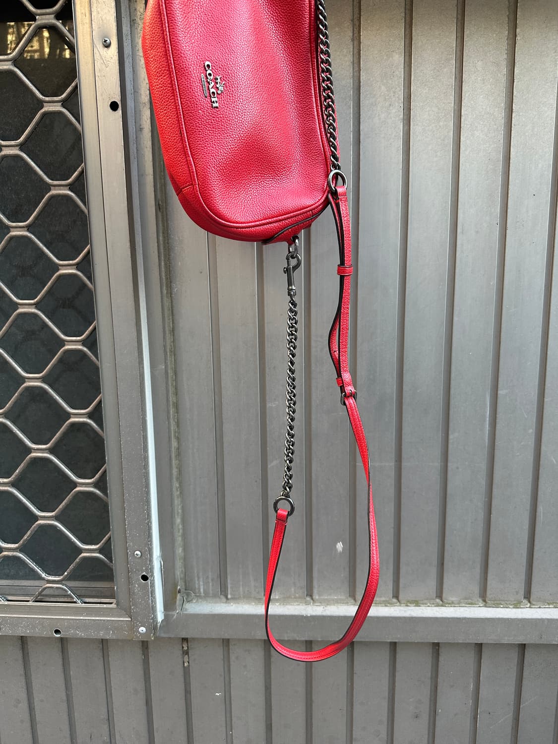 Coach red chain bag 상품이미지3