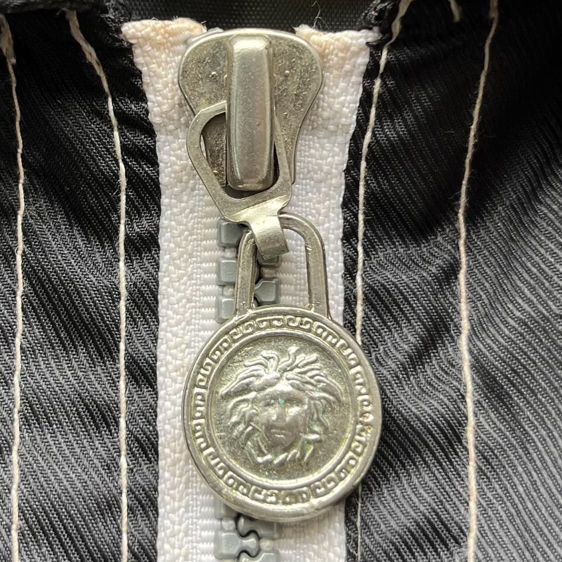 베르사체 클래식 V2 3M 리플렉티브 스카치 메두사자켓 상품이미지9