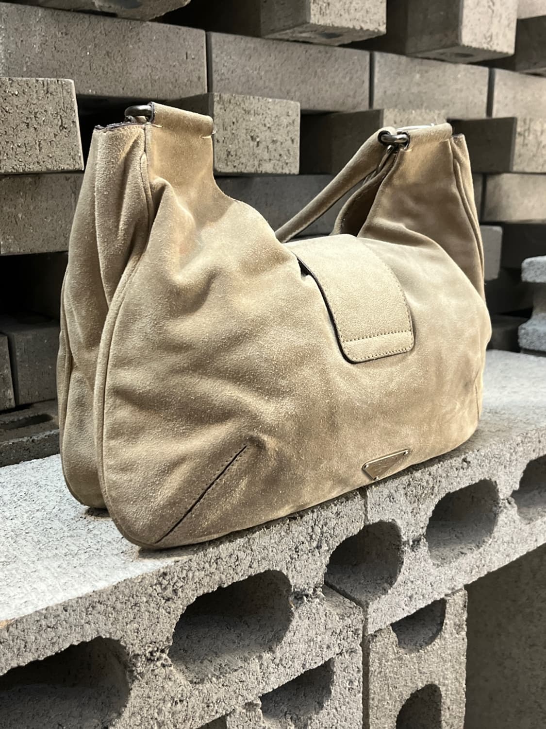 프라다 카멜 스웨이드 호보 백 상품이미지3