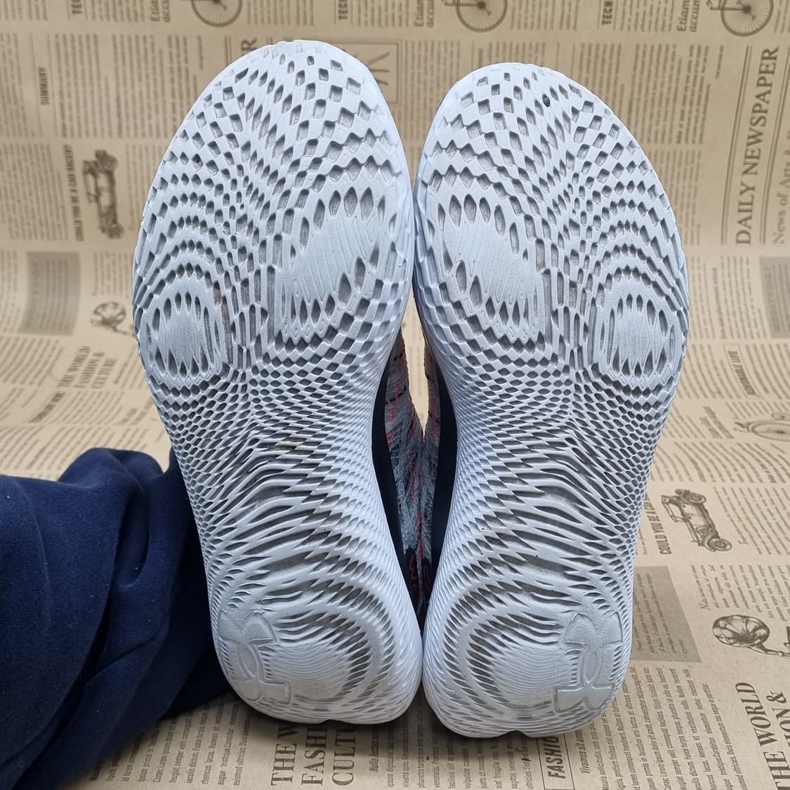 언더아머 플로우 벨로시티윈드 여성런닝화235  상품이미지3