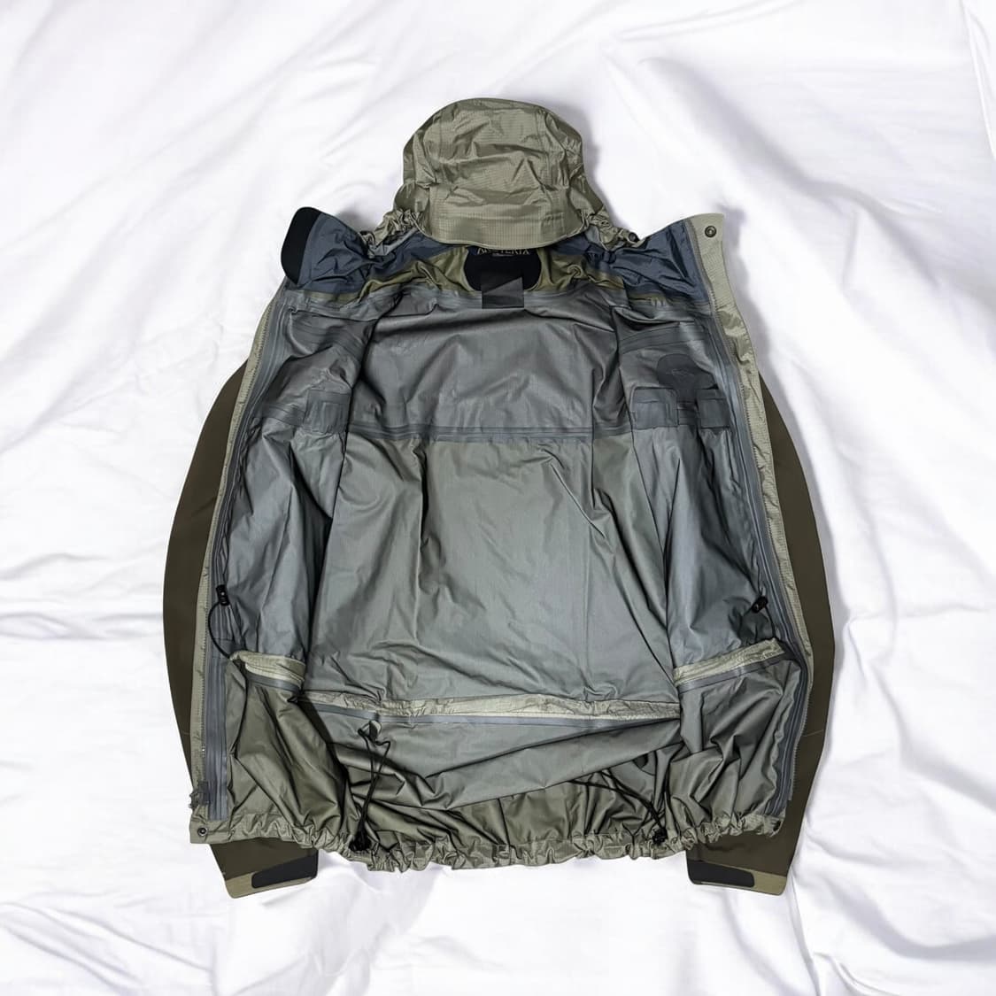 Arc’teryx Theta LT Gore-Tex Jacket 상품이미지3