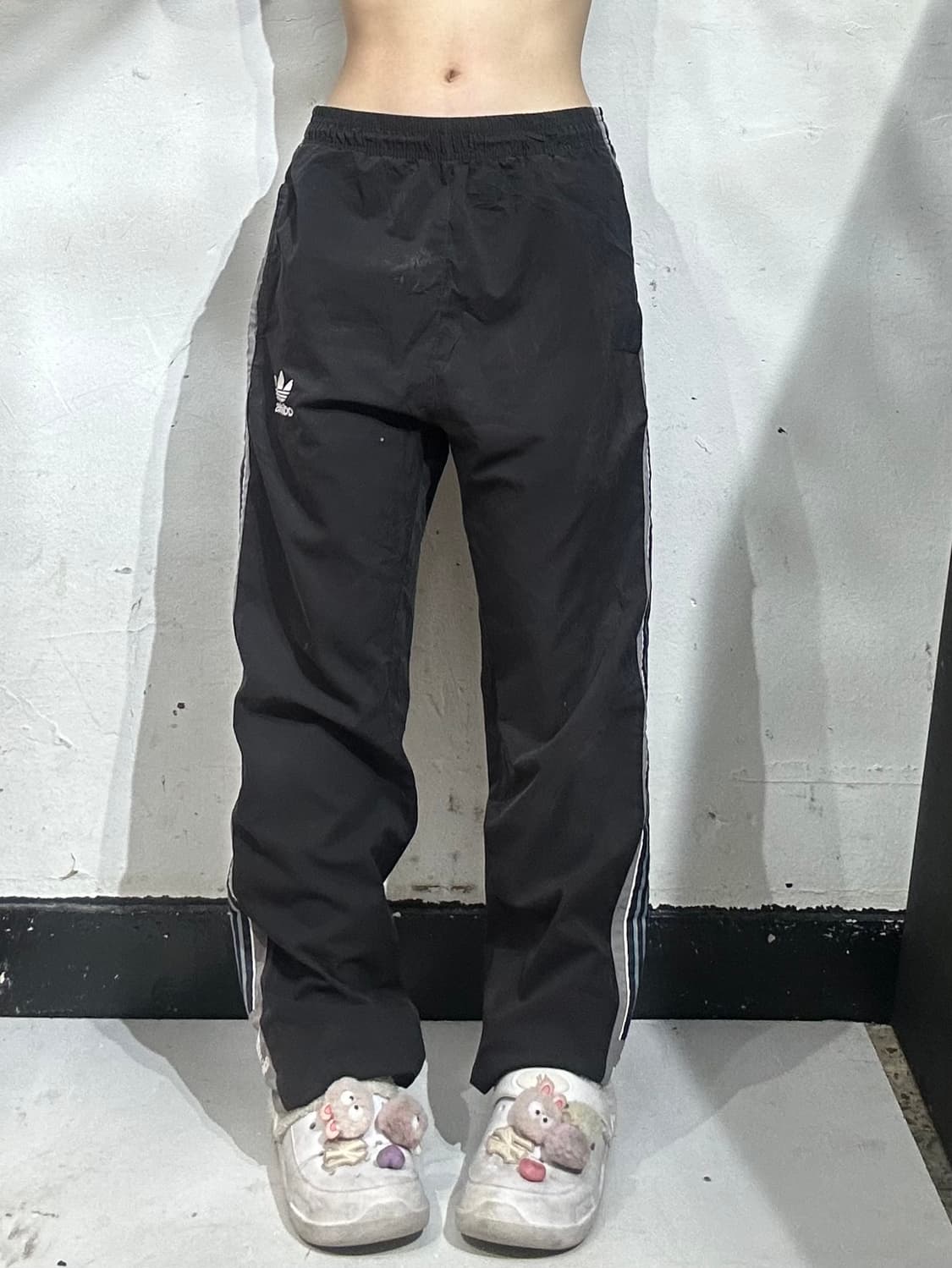 아디다스 블랙 사이드 라인 밑단 로고 트랙 팬츠 XL 상품이미지2