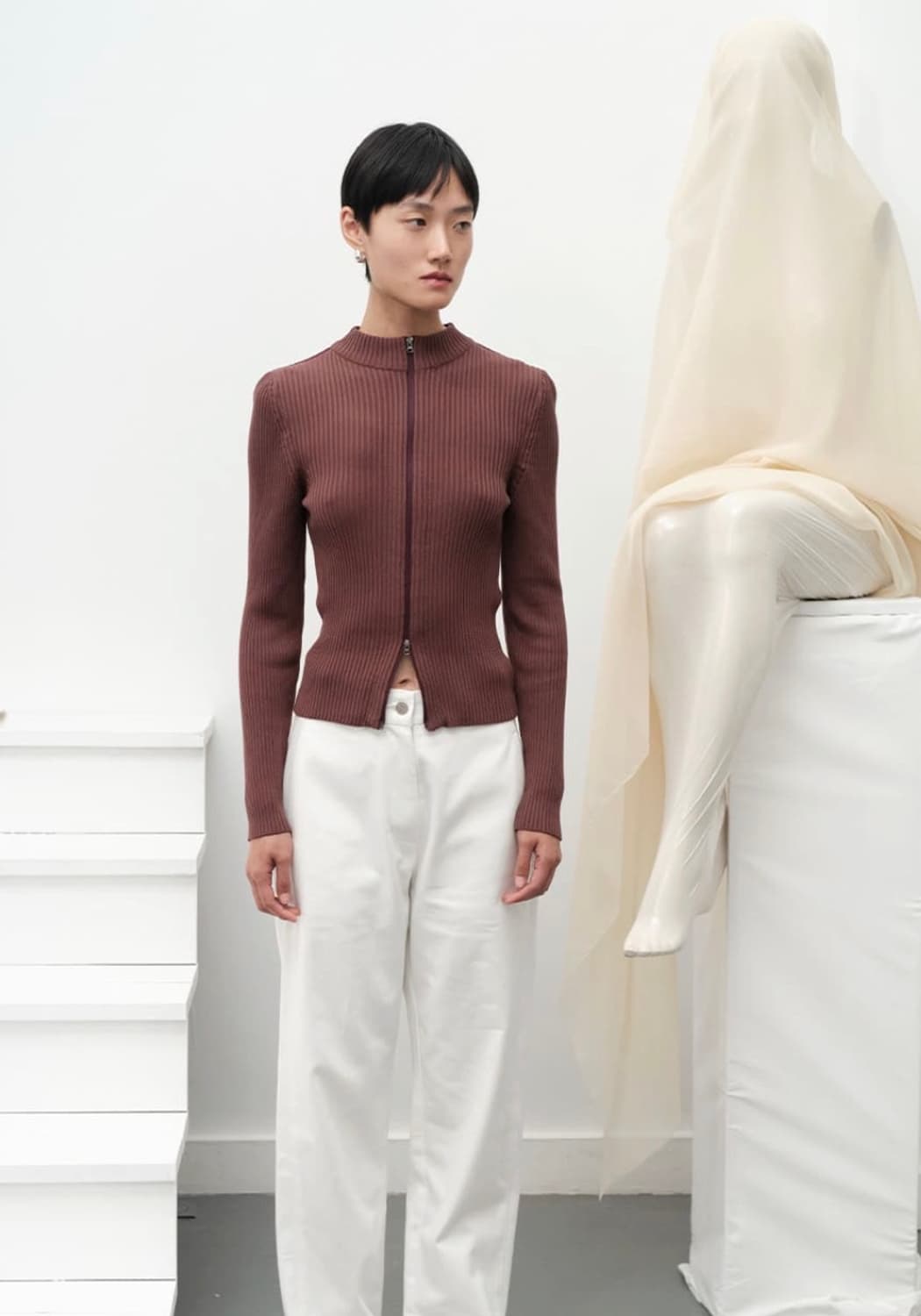 아모멘토 리브드 목 넥 가디건 브라운 상품이미지3