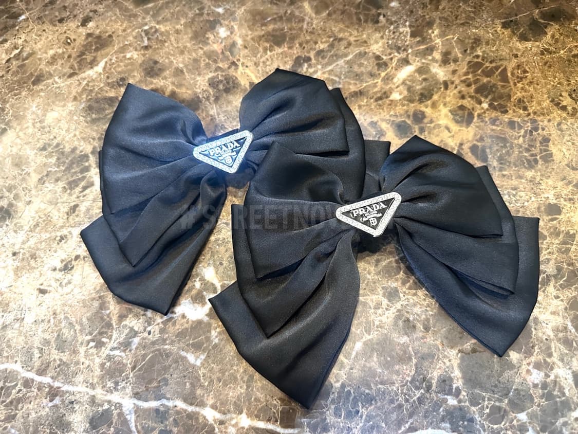 프라다 블랙로고 헤어핀 블랙 상품이미지1