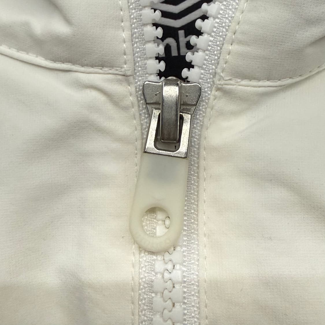 [정품/95] 엄브로 화이트 컬러 블록 하프집업 b18 상품이미지9