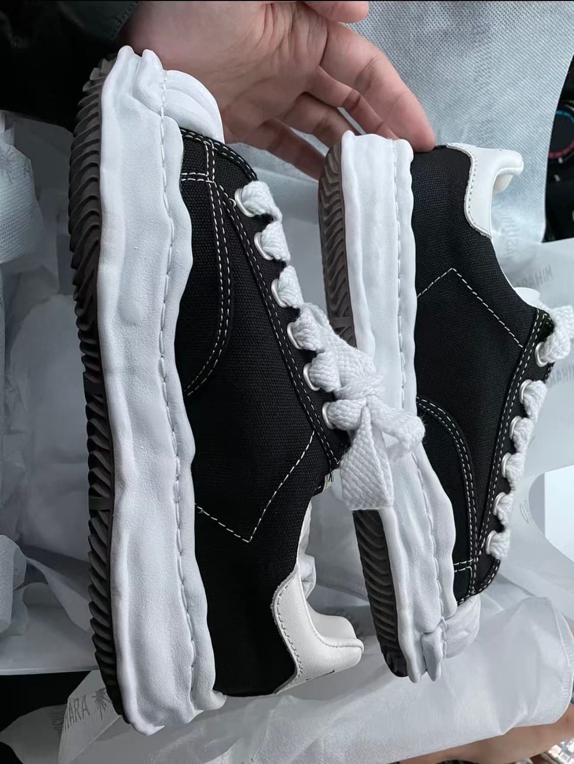 메종 미하라 야스히로 행크 OG 솔 캔버스 로우탑 스니커즈 블랙 상품이미지3