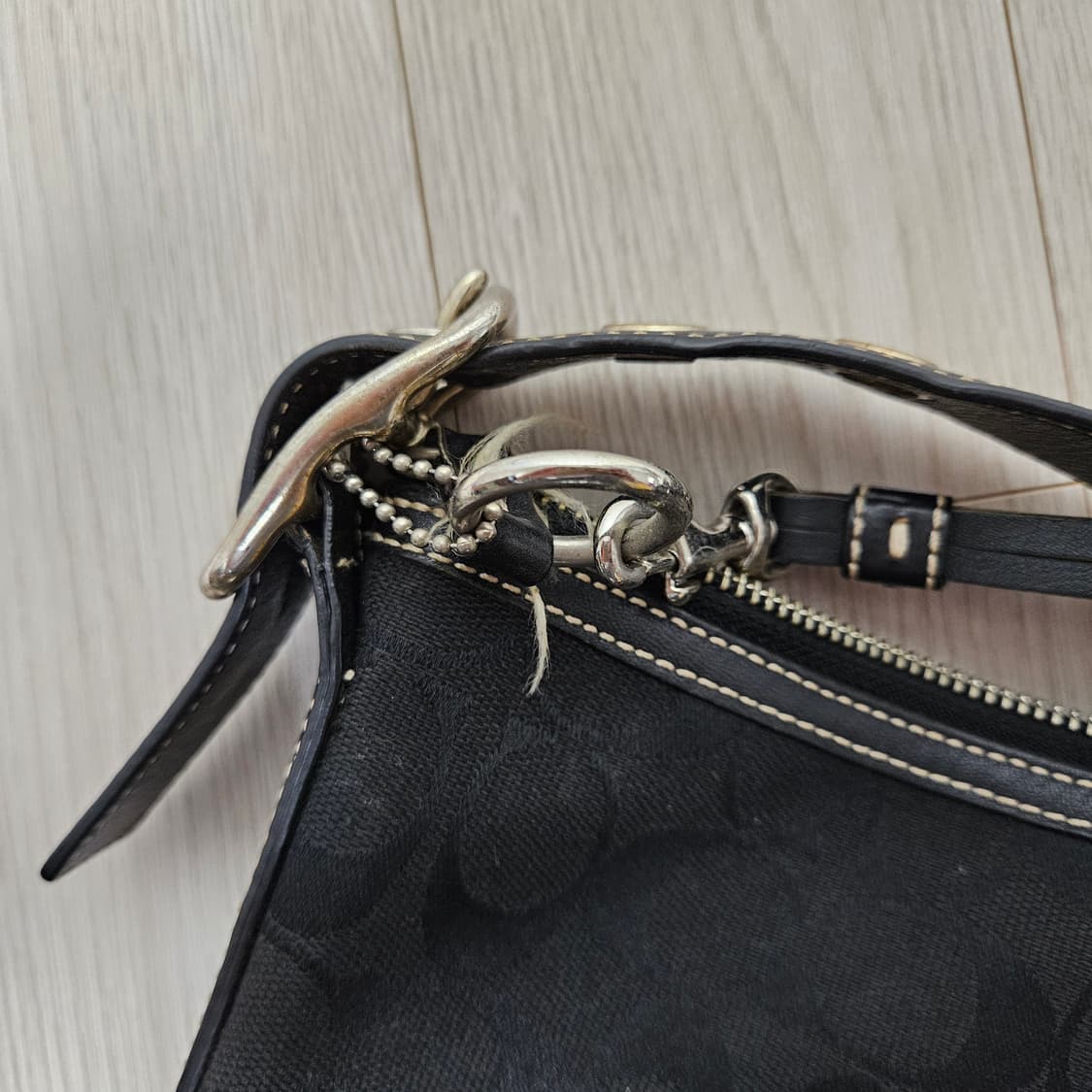 Coach 9362 코치 시그니처 소프트 블랙 숄더백 상품이미지3